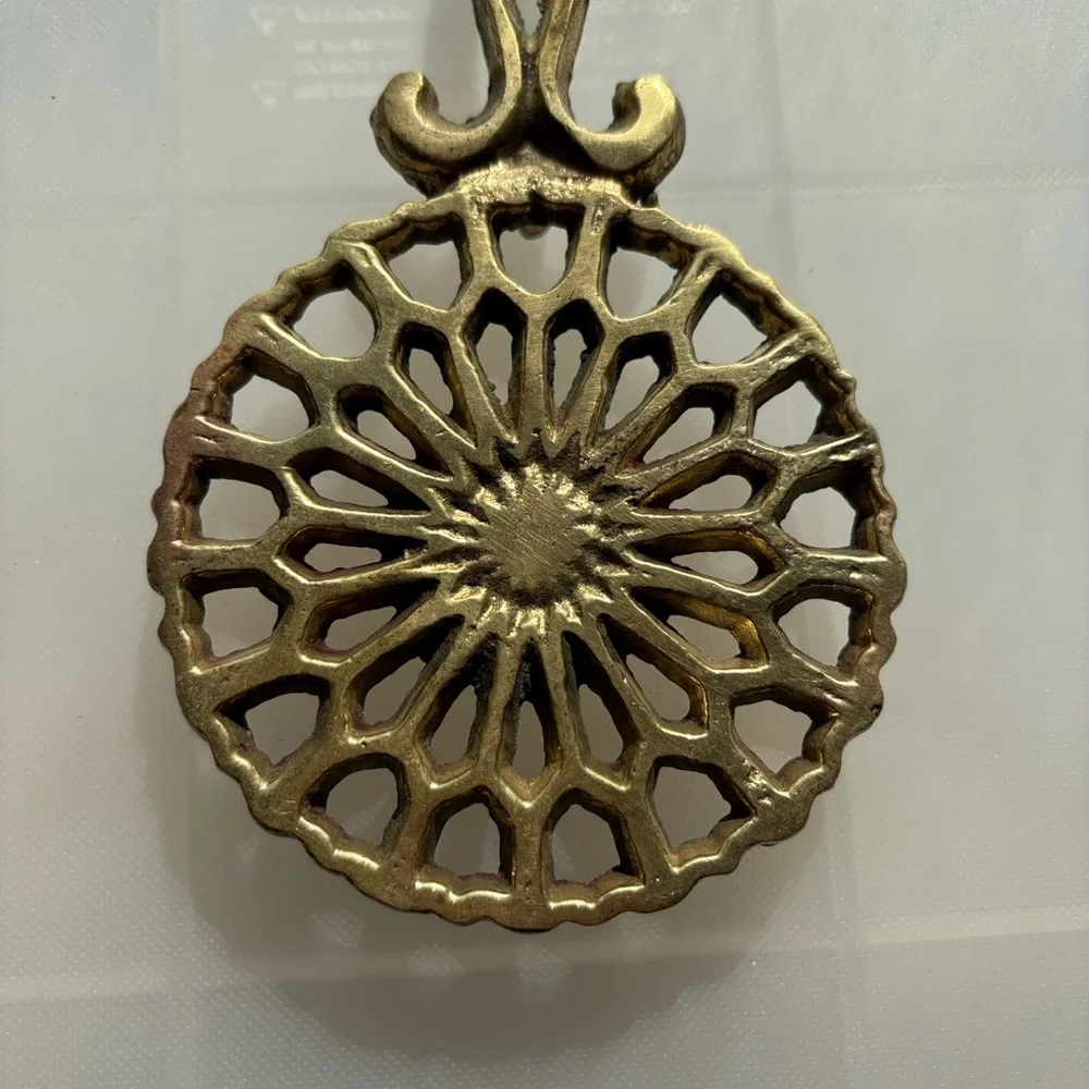 🟡Round Brass Trivet With Scallop Edging, Vintage